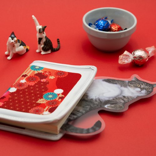 ブックカバー　布団猫