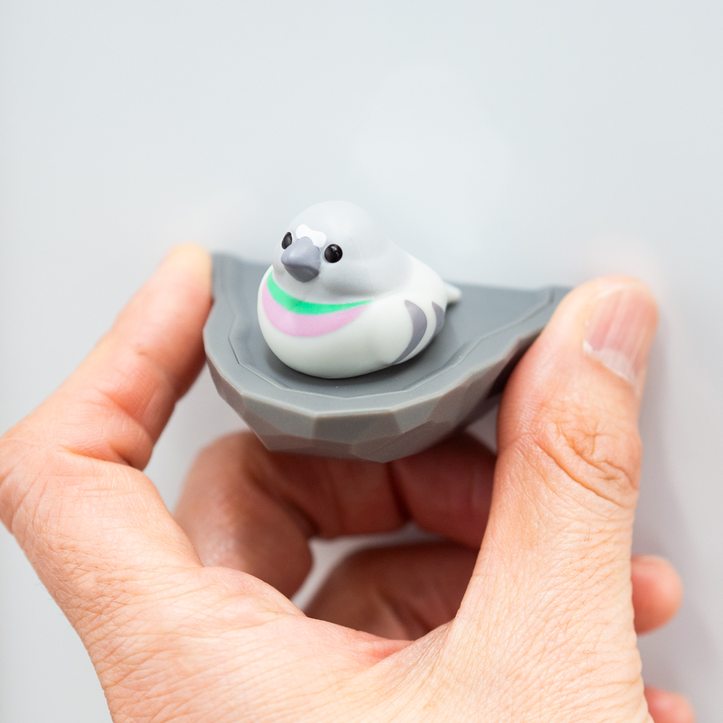 マグネットでつけることができます。